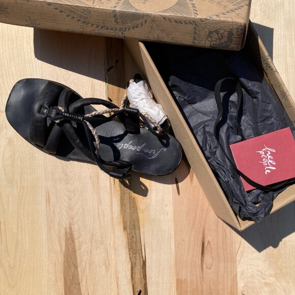 NEW Free People Linden Leather Wrap Sandals in Black  Size 39 - Picture 2 of 16